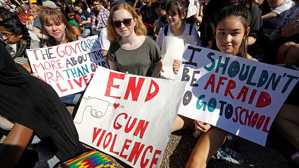 USA: Tausende Schüler demonstrieren für schärfere Waffengesetze USA: Tausende Schüler demonstrieren für schärfere Waffengesetze