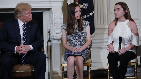 Trump öğretmenleri silahlandırmak istiyor Trump öğretmenleri silahlandırmak istiyor