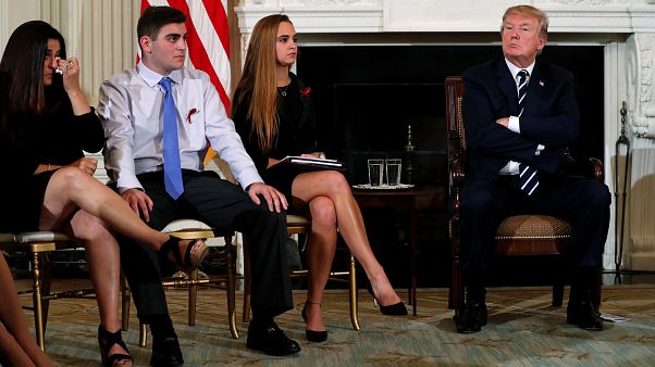 Trump will Lehrer bewaffnen, um Schulmassaker "schneller zu beenden" Trump will Lehrer bewaffnen, um Schulmassaker "schneller zu beenden"