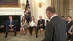 Trump fegyvert adna a tanároknak