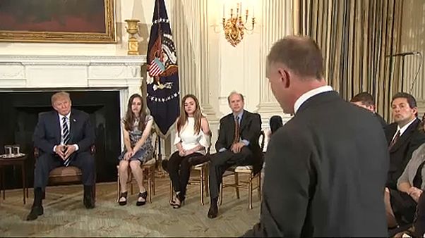 Trump fegyvert adna a tanároknak Trump fegyvert adna a tanároknak