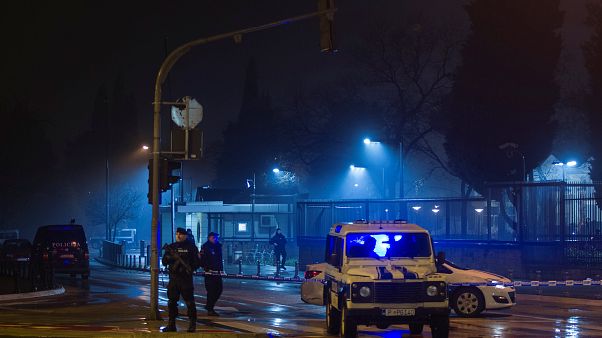 Μαυροβούνιο: Επίθεση βομβιστή-καμικάζι έξω από την πρεσβεία των ΗΠΑ Μαυροβούνιο: Επίθεση βομβιστή-καμικάζι έξω από την πρεσβεία των ΗΠΑ