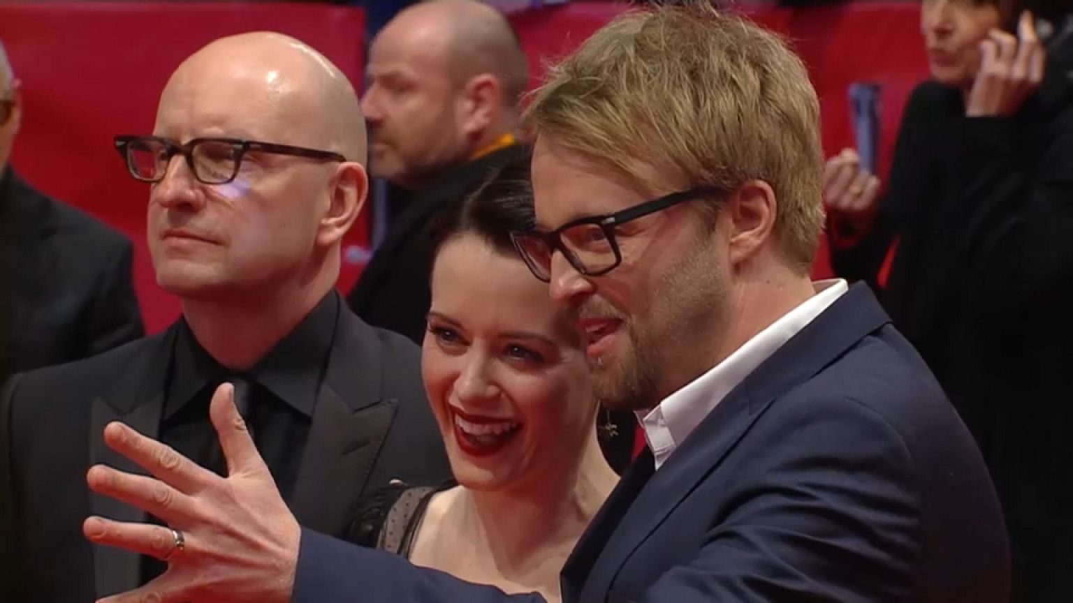 Il regista Soderbergh insieme agli attori Claire Foy e Joshua Leonard