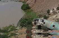 Peru'da yolcu otobüsü uçuruma yuvarlandı