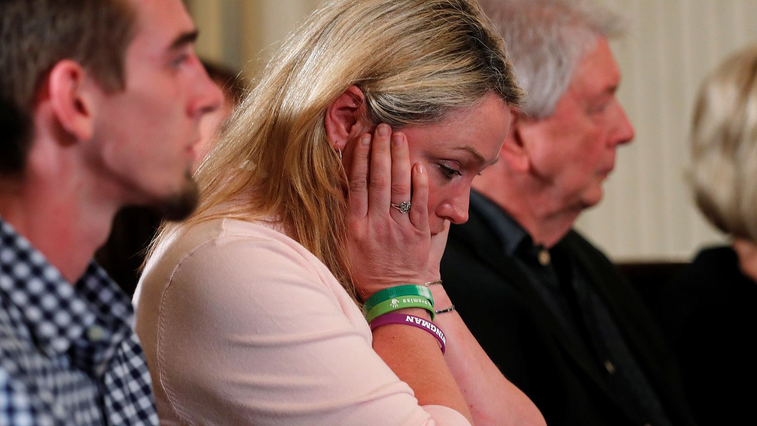 Face à Trump, des parents et des survivants éplorés 