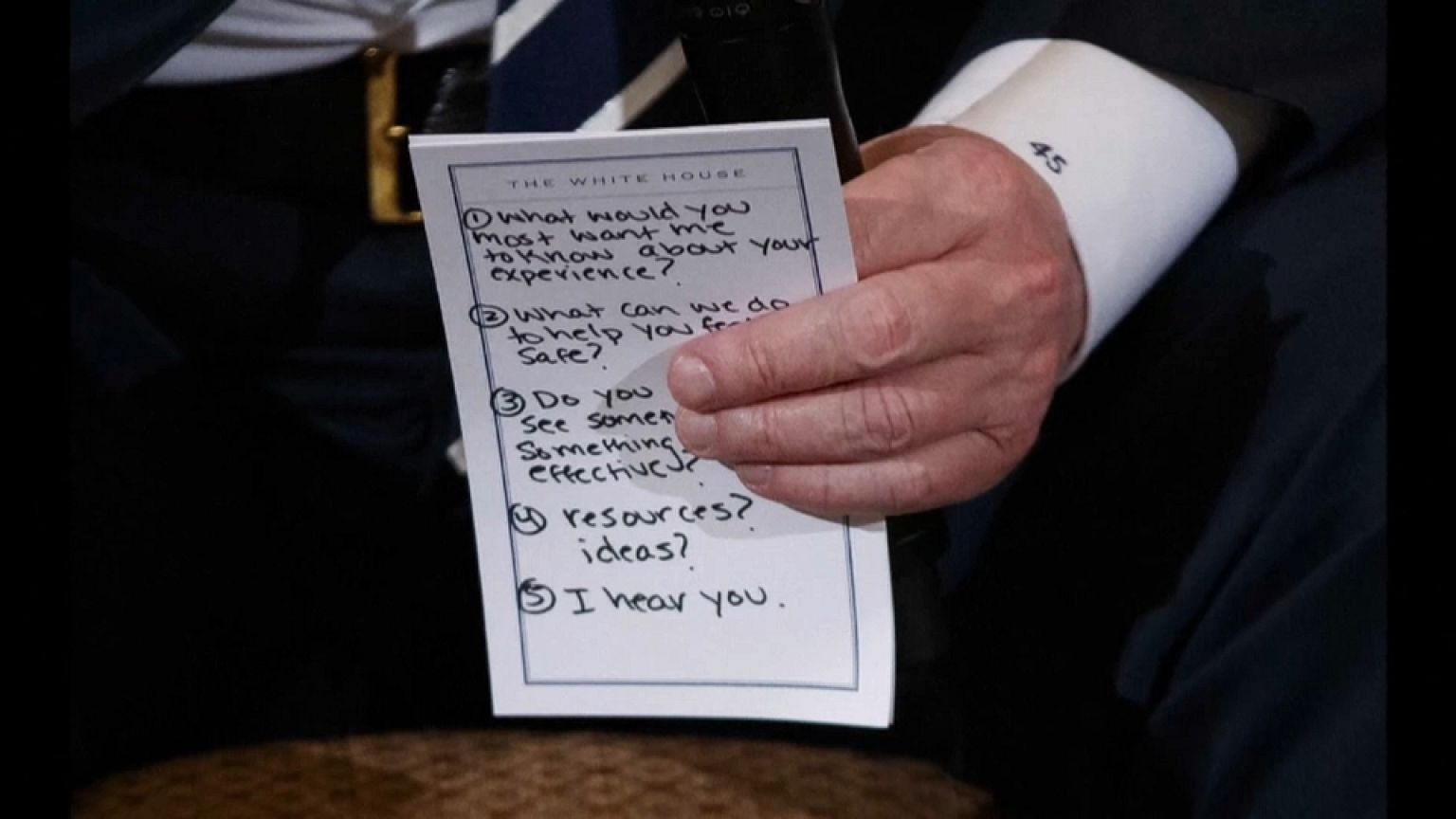 Las notas de Trump para mostrar empatía 