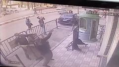 طفل مصري ينجو بأعجوبة بعد سقوطه من الطابق الثالث في أسيوط