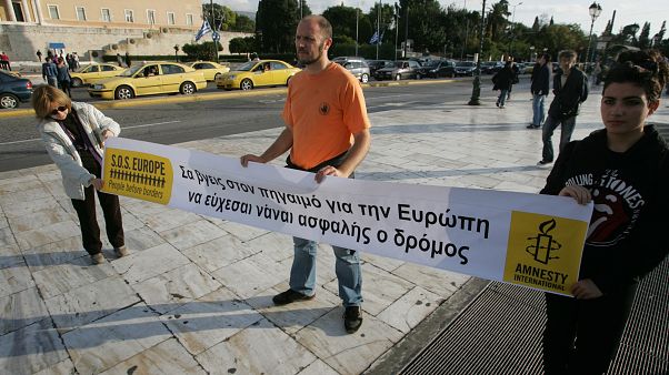 Ανεργία νέων, διαχείριση προσφύγων και ρατσισμός τα «αγκάθια» στην Ελλάδα το '17 λέει η Διεθνής Αμνηστία Ανεργία νέων, διαχείριση προσφύγων και ρατσισμός τα «αγκάθια» στην Ελλάδα το '17 λέει η Διεθνής Αμνηστία