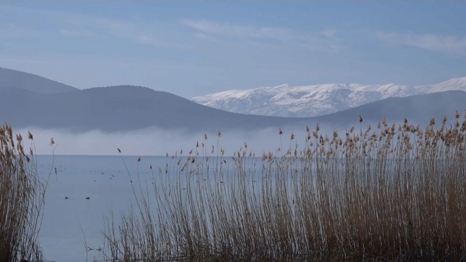 Dans les Balkans, un lac symbolise les tensions