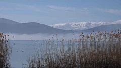 Dans les Balkans, un lac symbolise les tensions