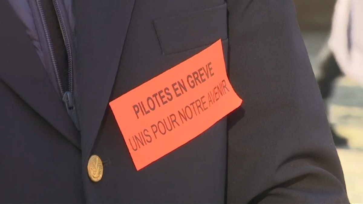 Air France pilots staging 24 hour strike at Charles de Gaulle