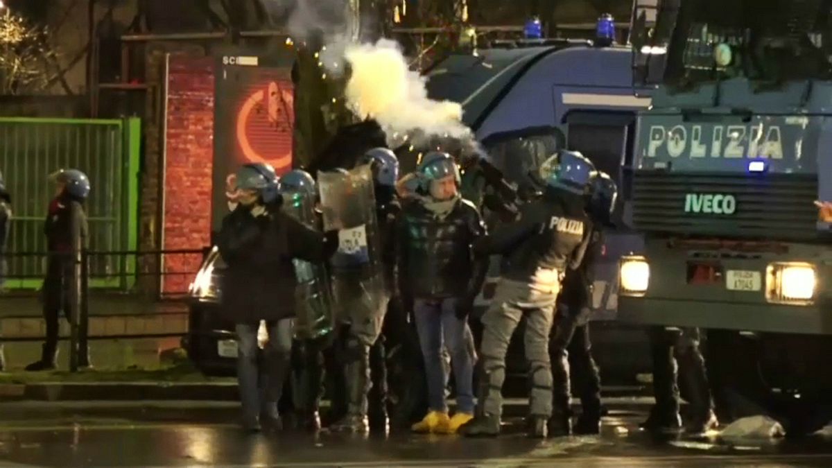 درگیری خشونت آمیز نیروهای پلیس ایتالیا با معترضان چپ افراطی