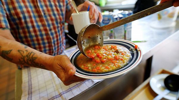 Alman yardım kuruluşu: Alman değilsen yemek yok Alman yardım kuruluşu: Alman değilsen yemek yok