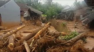 Deslizamentos de terras na Indonésia provocam pelo menos cinco mortos