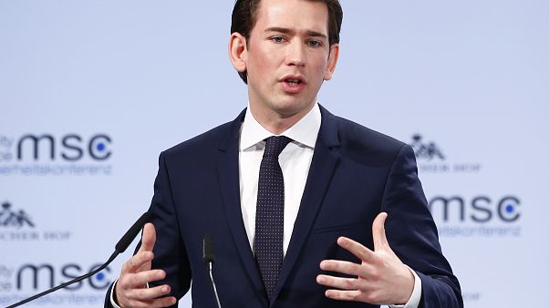 Kurz in Bedrängnis: Minister-Mitarbeiter beurlaubt, neues Nazi-Liederbuch gefunden Kurz in Bedrängnis: Minister-Mitarbeiter beurlaubt, neues Nazi-Liederbuch gefunden