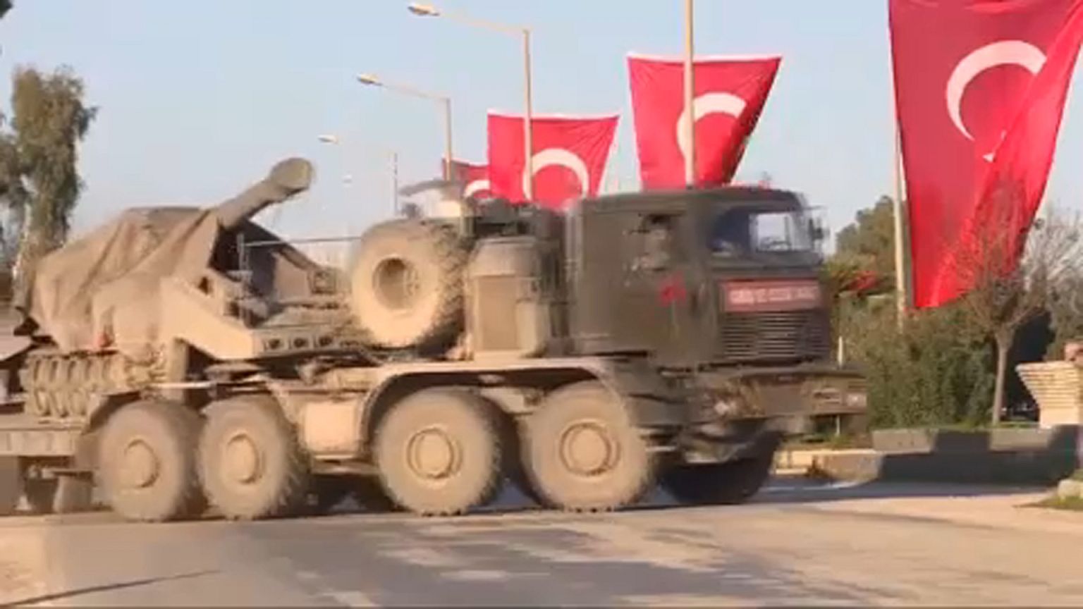 Erdogan kioktatta a Pentagont és folytatja afrini hadműveletét