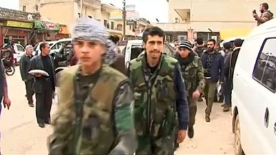 Síria: Curdos reforçam posições em Afrin