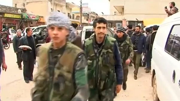 Síria: Curdos reforçam posições em Afrin Síria: Curdos reforçam posições em Afrin