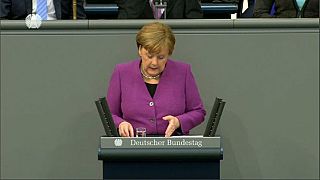 Migranti: Angela Merkel riferisce al Bundestag