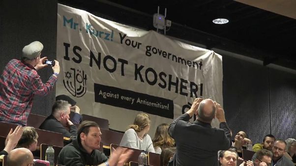 Austria: la polemica per i "canti nazisti" si avvicina al governo Austria: la polemica per i "canti nazisti" si avvicina al governo