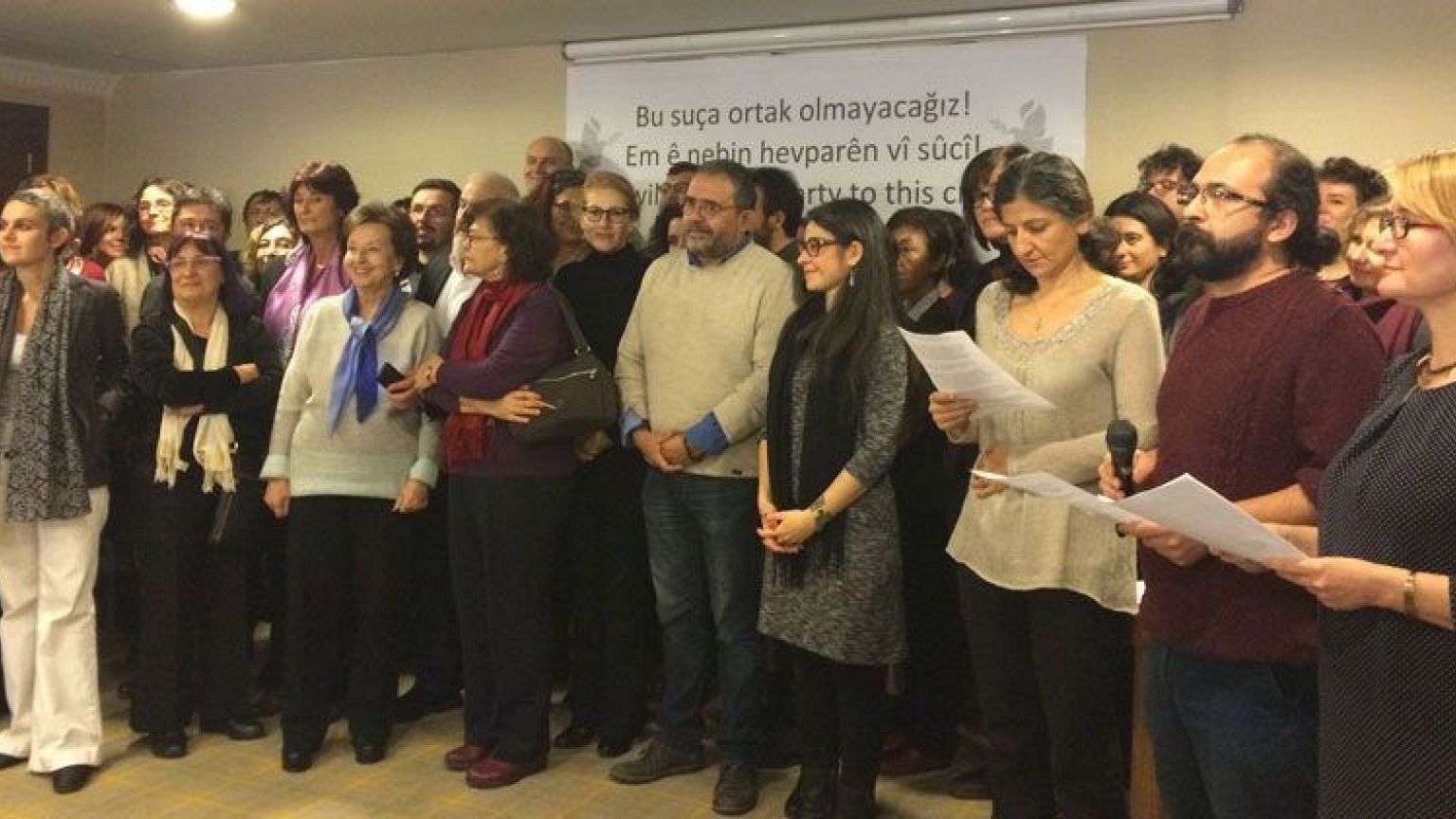 'Barış akademisyenleri'ne hapis cezası 