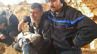 آباء يرثون أبناءهم في غوطة دمشق تحت القصف
