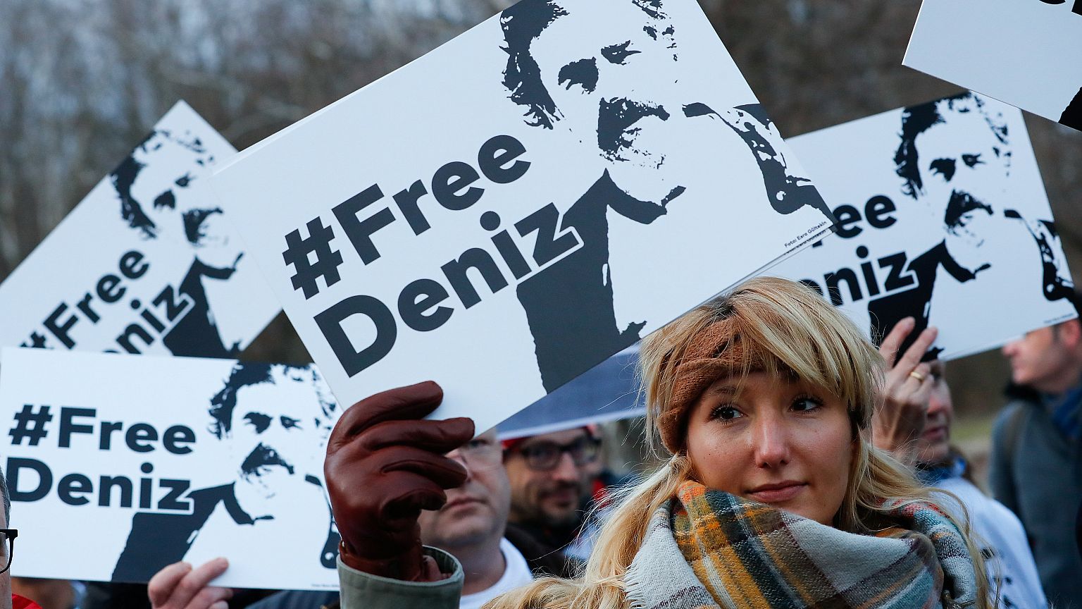 Yücel-Freilassung mit Waffen-Lieferungen erkauft?