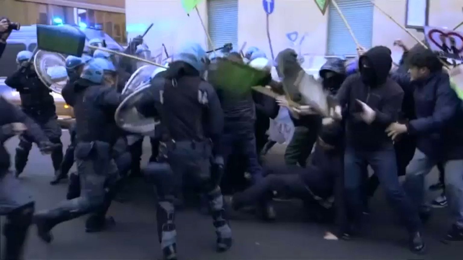 Scontri anche a Pisa: campagna a rischio degenerazione?