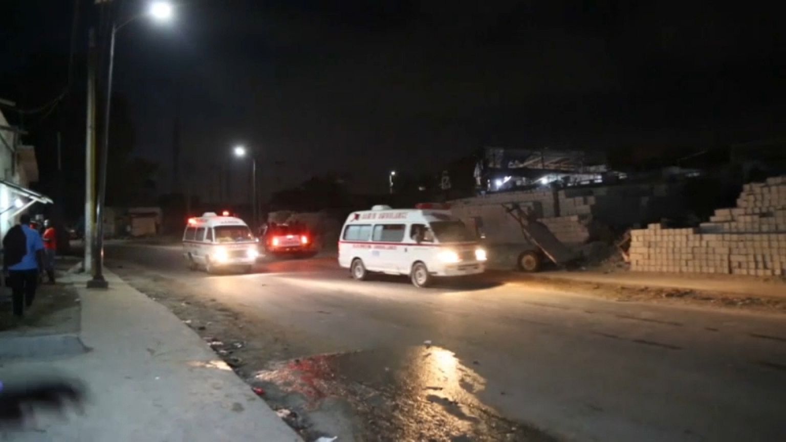 At least 18 dead and 20 injured after twin car bomb attacks in Somalia's capital Mogadishu