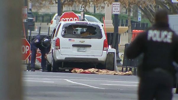 Vehicle attempts forced entry at White House Vehicle attempts forced entry at White House