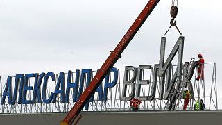 Σκόπια: «Ξηλώνουν» την πινακίδα «Μέγας Αλέξανδρος» από το αεροδρόμιο