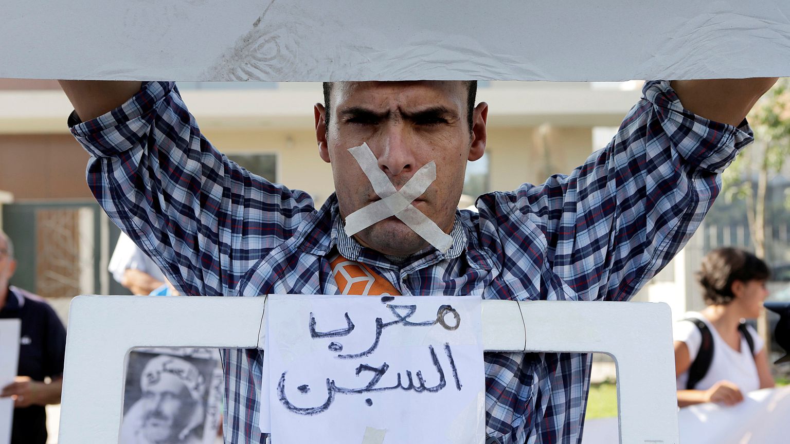 صحفيون ومحامون مغاربة ينددون باعتقال بوعشرين.. والعثماني يرفض التعليق 