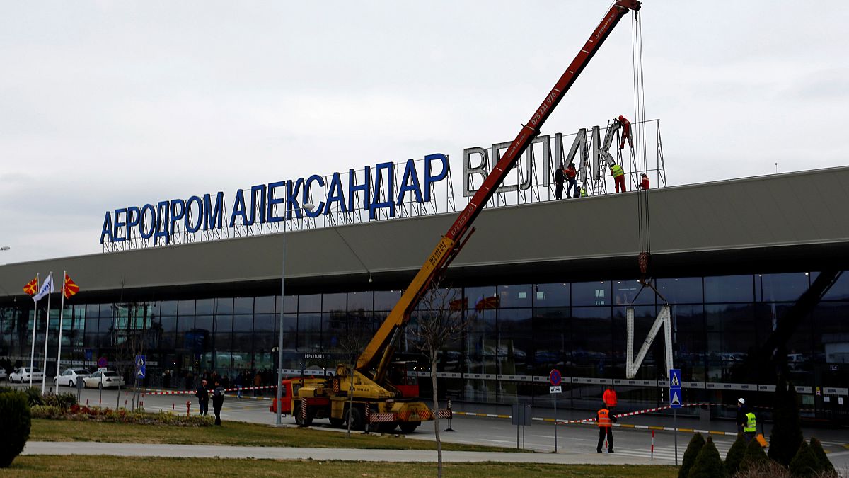 Alejandro Magno deja el aeropuerto de Skopje
