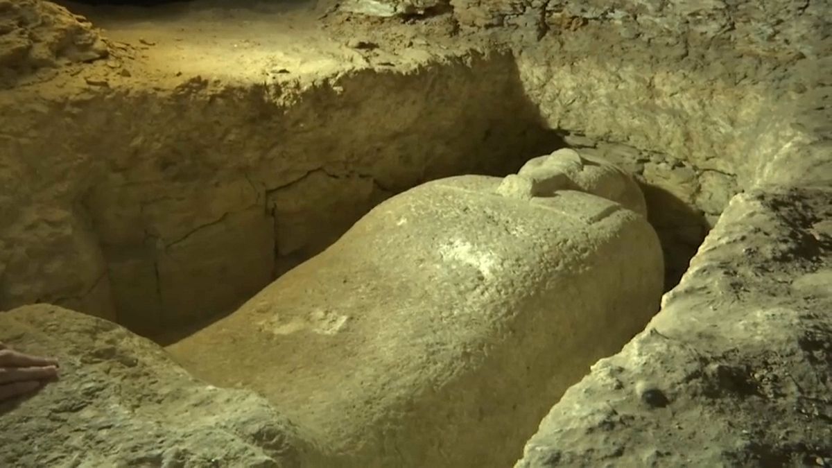 Necrópole com 40 sarcófagos descoberta no Egito