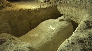 Necrópole com 40 sarcófagos descoberta no Egito