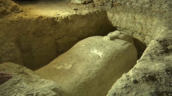 Necrópole com 40 sarcófagos descoberta no Egito Necrópole com 40 sarcófagos descoberta no Egito