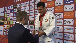 Saeid Mollaei of Iran receives gold from 2008 Olympic champion Ole Bischof