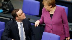 Warum soll Merkel-Kritiker Spahn (37) ins Kabinett?