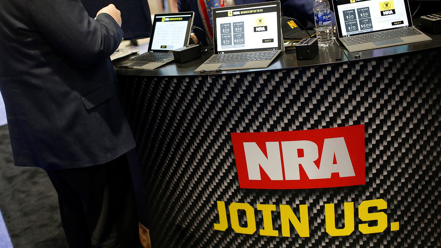 La NRA lâchée par ses partenaires