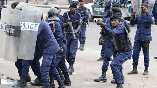 Democratic Republic of Congo: one dead as security forces block protesters