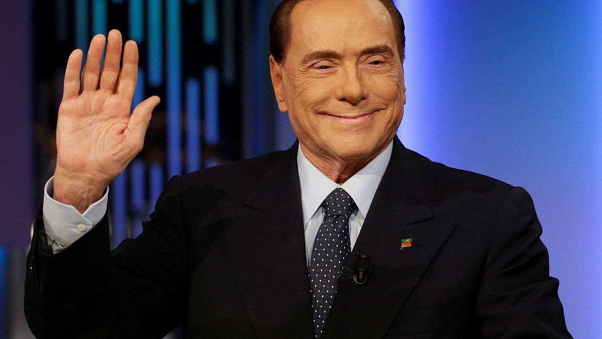 Берлускони снова впереди