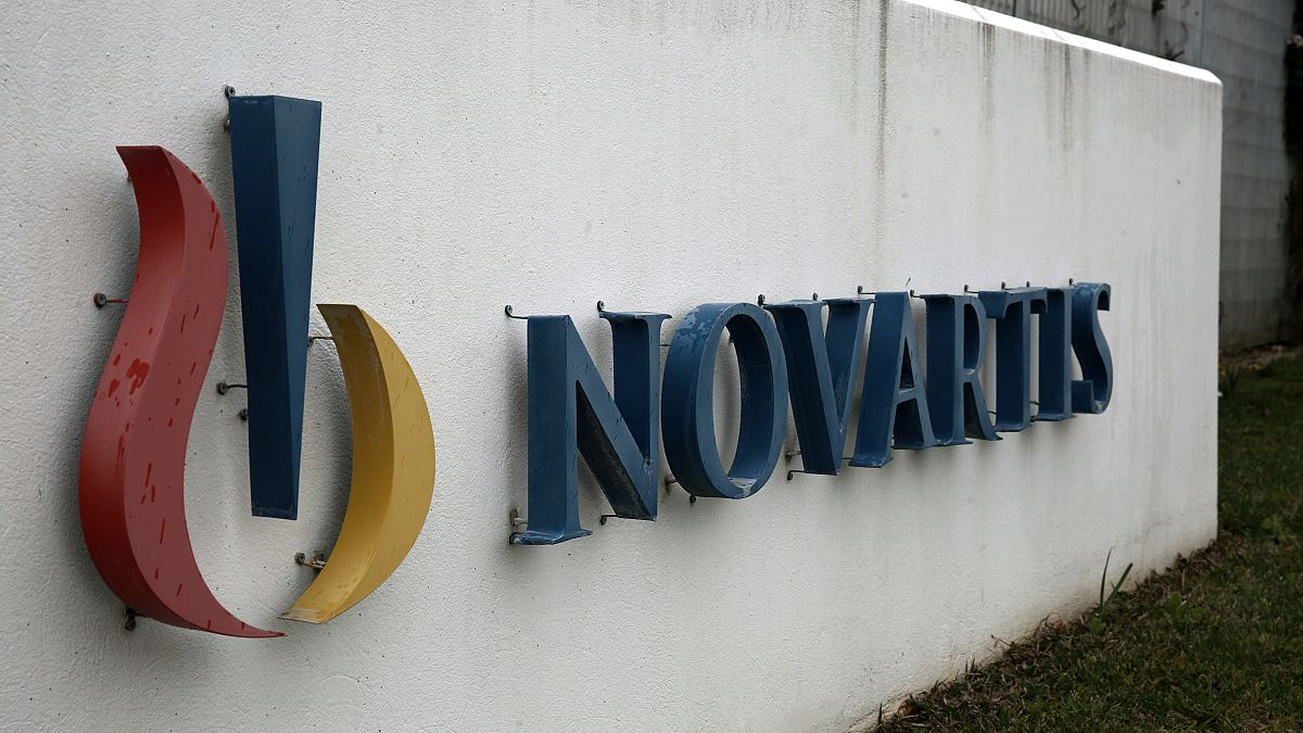 Επίθεση του Ρουβίκωνα στη Novartis με βαριοπούλα και μπογιές
