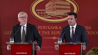 Juncker calls on FYROM to sort out naming dispute with Greece