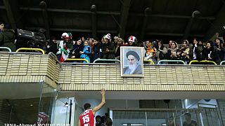 گزارش تصویری: زنان ایرانی به استادیوم سرپوشیده آزادی رفتند