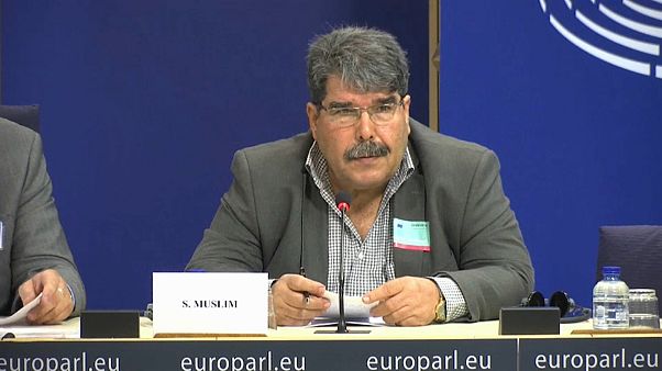 Político curdo da Síria detido em Praga a pedido da Turquia Político curdo da Síria detido em Praga a pedido da Turquia