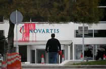 Korruptionsvorwurf: Griechische Aktivisten demolieren Novartis-Gebäude