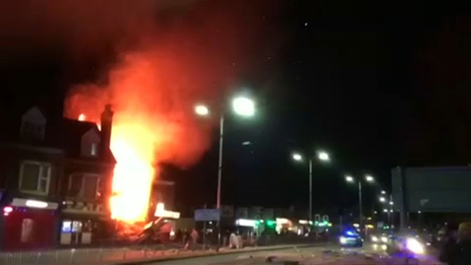 Ανεβαίνει ο αριθμός των νεκρών από την έκρηξη στο Λέστερ