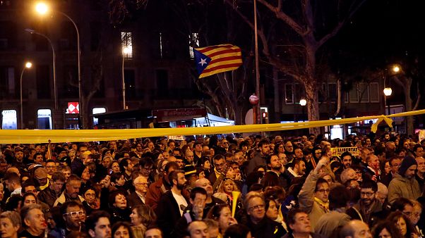 Vários feridos em confrontos na Catalunha por causa de visita do Rei Vários feridos em confrontos na Catalunha por causa de visita do Rei