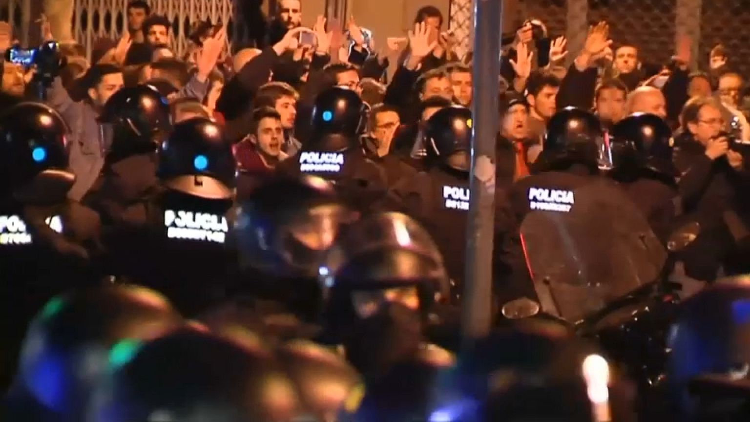 Proteste a Barcellona per l'arrivo del re