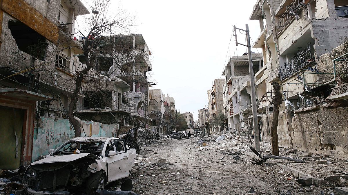 بوتين يأمر بفتح ممر إنساني في الغوطة ..والضربات الجوية تحصد المزيد من أروح المدنيين 